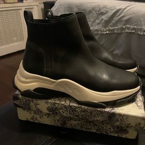 Steve Madden  Black leather sock sneakers